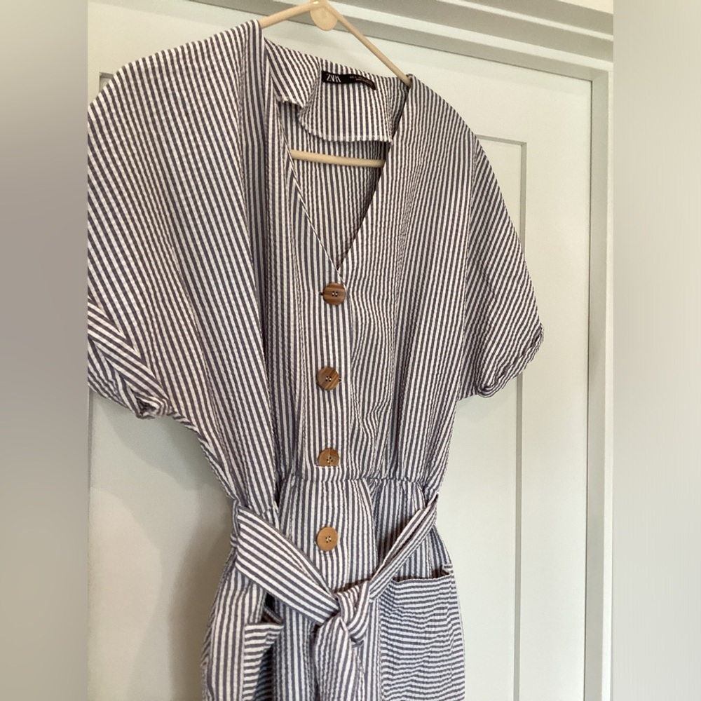 Zara White and Navy Pinstripe Cropped Jumpsuit - Picture 2 of 3